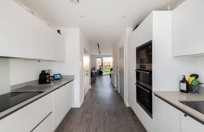 Stylish 3-bed Townhouse With 3 Baths in Southgate - Foto 11