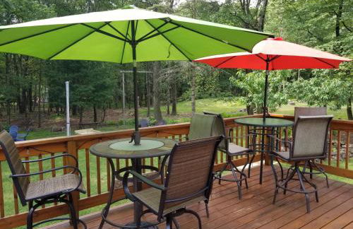 Serenity and Fun all in one in this Cozy Pocono Cabin - Foto 3