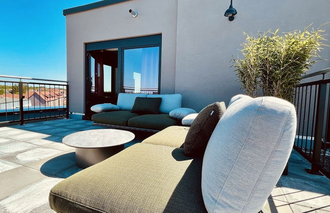 Hood House - Photo 48