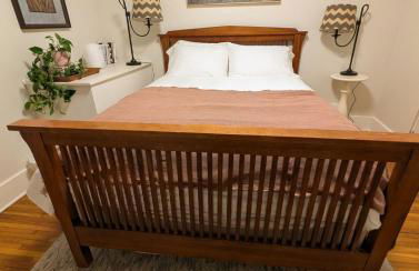 Elegant Linden Hills Home Family-Friendly Walk to Lake - Foto 6