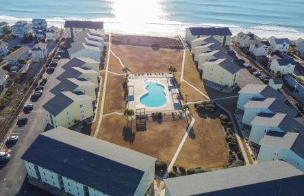 Carolina Waves - Oceanfront Relaxation and Poolside Fun in Surf City! - Foto 38