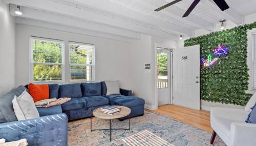 GATHERING HOUSE IN HISTORIC OAKWOOD - Foto 3