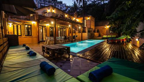 Villa Regionalista principios Siglo XX 1919 -Pedregalejo-Baños del Carmen-A UNOS METROS DEL MAR!!! PISCINA CLIMATIZADA BAJO PETICION - Photo 3, Garden