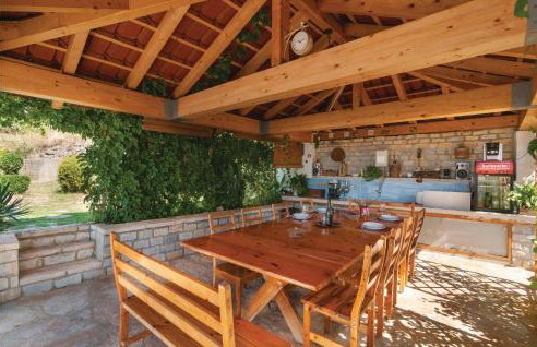 Two-Bedroom Apartment In Mravince - Photo 11