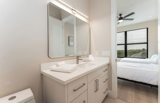 Spacious Bay - Photo 22