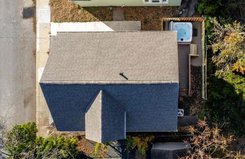 Cleveland Escape - Hot Tub - Karaoke Machine - Sleeps 12 - Foto 55