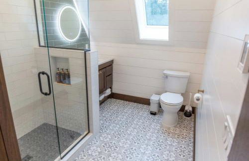 TreeTops Ayframe, Supersized AFrame on the River with Hot Tub - Foto 58