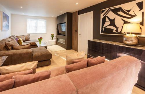 Luxe Detached 3 Bed Luxe House on Exclusive Private Estate Close to Coast Free Hot Tub Sleeps 6 Private Parking for 2 Cars - Photo 68