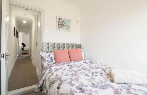 3 bed Modern Home, Vibrant & Stylish, Sleep upto 7 - Foto 40