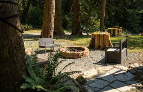 Secluded Forest Cabin with Hot Tub and Private Waterfall - Foto 57