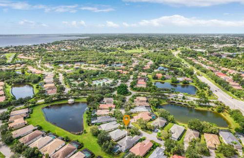 Relax, Play & Unwind in Paradise! Poolside Fun & Resort Vibes - Villa Sail Away - Foto 46