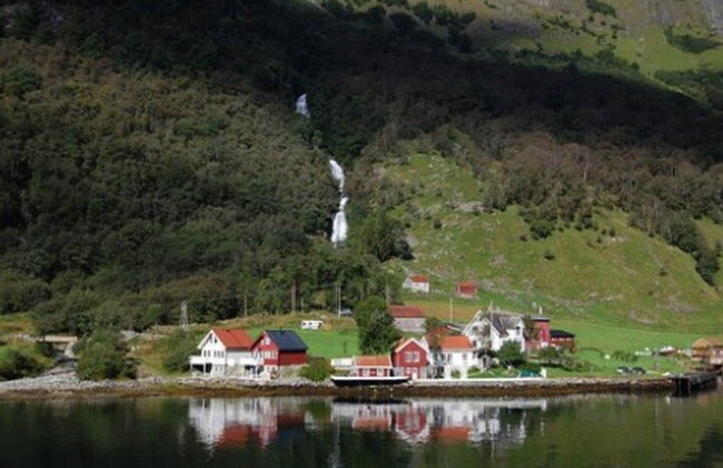 Bergen to Flam "The King of Fjords" One-Way or Round-Trip Cruise Ticket - Photo 5