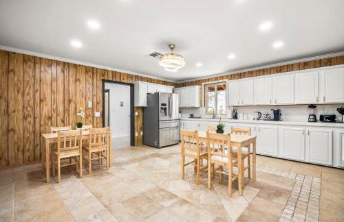 Luxury 6BR Retreat Fast WIFI, Dedicated Workspaces - Foto 56