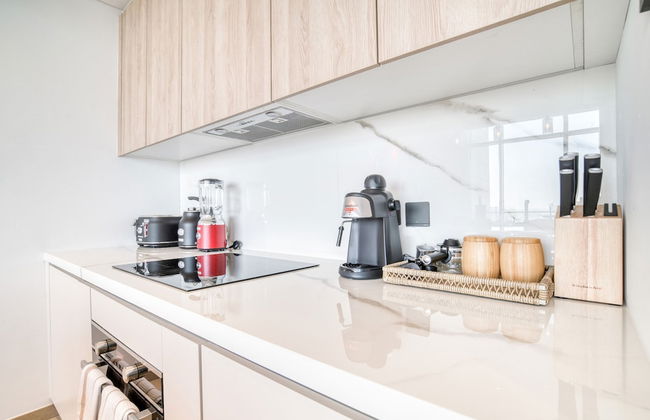 Luxe and Modern Duplex in Difc - Photo 59