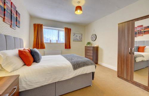 5 bedrooms, sleeps up to 16, secure parking space & comfort - Foto 48