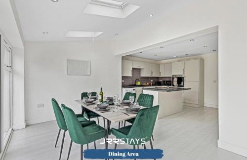 Tipton 3 Bedroom House Garden Sleeps 7 - JRR Stays - Foto 5