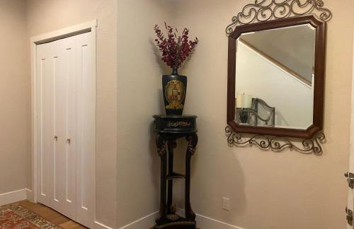 Huge Cozy Home with Many Bedrooms in Ivywild - Foto 46