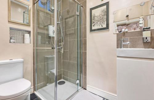 Spacious 5Bed House in South Manchester - Pass the Keys - Foto 16