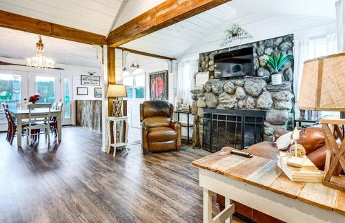 Family-Friendly Retreat on Gilletts Lake! - Foto 1
