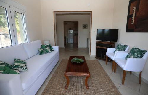 Olympus Beach Aigani Family House - Photo 7