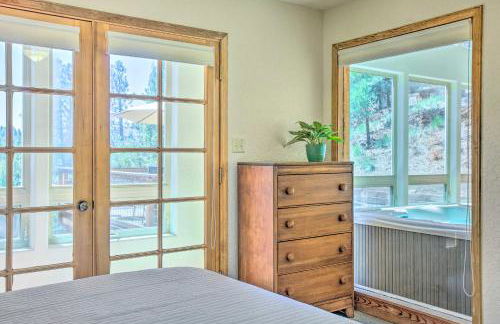 Roomy Angel Fire Home with Hot Tub, Sunroom and Views! - Foto 23