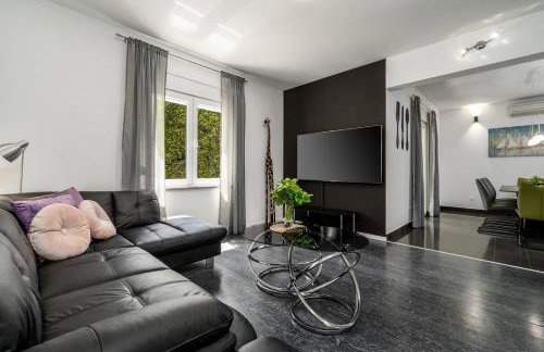 Villa Zara with 32 sqm heated Pool, Jacuzzi, Billiard, Tennis table, 8pax - Photo 20