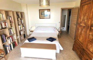 "La Colombe sous les Oliviers" Gîte jusqu'à 4 personnes - 75m2 - Sur Boooking - Rez de jardin Piscine Vue mer et lac - Foto 28