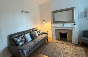 Cozee 2-bed in WV11 ideal for long work stays & relocation cls to New cross hospital M54&M6 - Photo 6