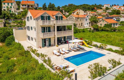 Villa Janie with a pool for up to 16 people - Photo 72