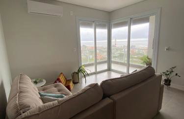 Apartamento Aconchegante com Piscina a 2 Quadras da Beira-Mar - Foto 2