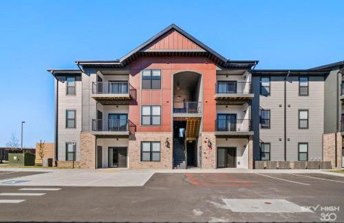 Luxe King Suite, Cozy Sectional, Gym, Pool, U of A - Photo 53