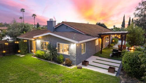 Modern Oceanside Stay with Yard & Laidback Vibes - Foto 1, Garden