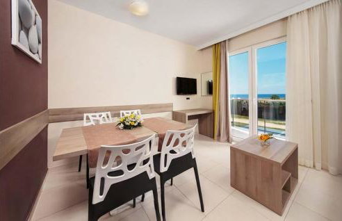 1 Bedroom Stunning Apartment In Umag - Photo 2