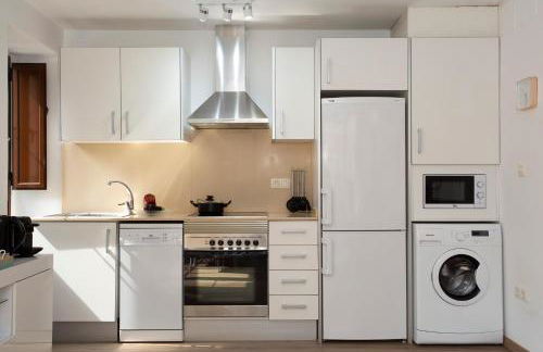 SingularStays Valencia Center - Photo 32