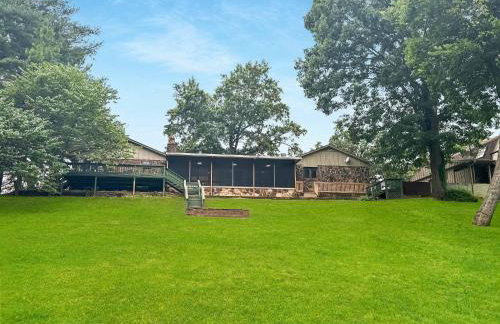 Riverfront Retreat - Right next to the White River - Foto 8