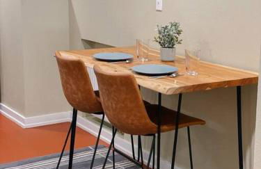 Cozy One Bed Suite in the Heart of Ballard - Foto 11