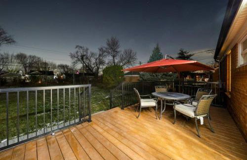 Elegant Oasis 4 Bedroom Home Away from Home - Photo 27