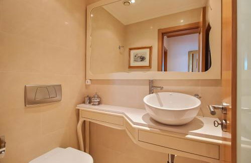 Haven in Lisbon - Exquisite Top Floor with 7 meters Balcony to the Longest Waterfront in Lisbon - Foto 39