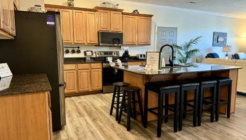 Lower Level Condo B-2 with Dock - Foto 2