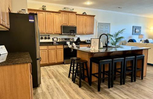 Lower Level Condo B-2 with Dock - Foto 2