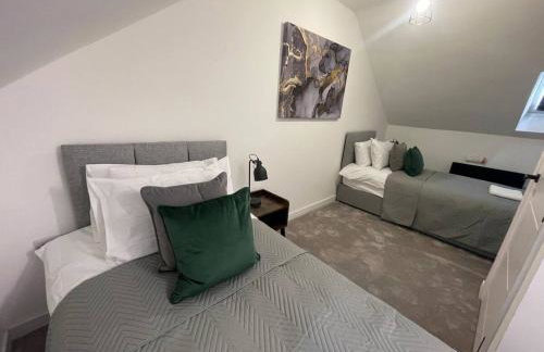 3 Bedroom New House Sleeps 5 with FREE Parking&WiFi-B - Foto 9