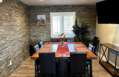 Lux Private Home - Pool, Billiards, 8 Smart TVs, Board Games, Cotton Bedding - The Stone Sanctuary at McCullough Hills Trailhead - Foto 16