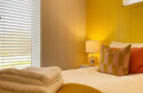 The Sleights, Strawberryfield Park - Hot Tub - Free WiFi & Parking - Pets Allowed 2 - Photo 4