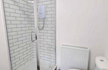 Spacious 4 Bedroom Home - Foto 17