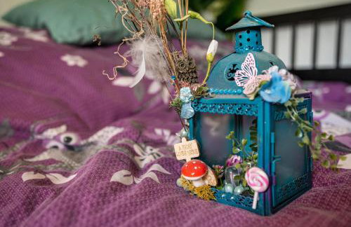 Hobbit Lounge - Photo 20