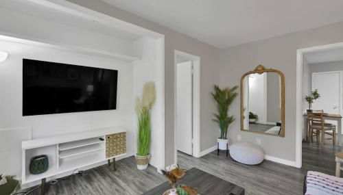 The Huge Home I Next 2 SHSU I Sleeps 16 I PingPong - Foto 2