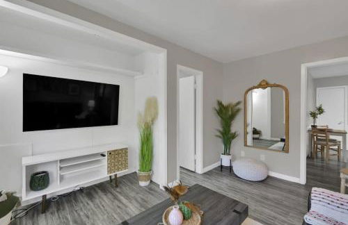 The Huge Home I Next 2 SHSU I Sleeps 16 I PingPong - Foto 2