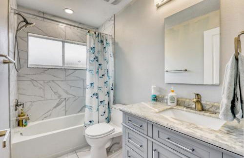 10 sleeps 3bd 2bth house Hot tub free parking - Foto 9