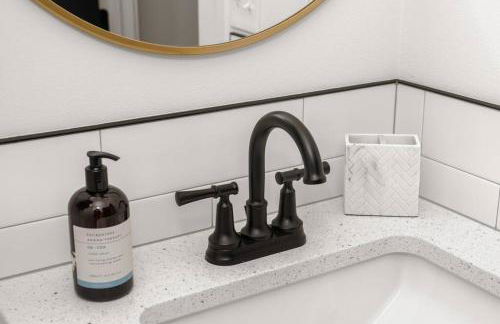 Updated Family Friendly Hillyard Gem NEW HOT TUB! - Foto 28