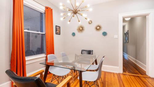 Mid-Century Marvel Steps from Restaurants Bars and Markets 3BR & 2BA - Foto 5